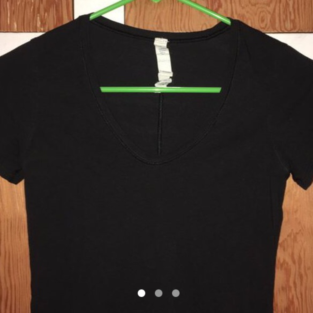 black lululemon short sleeve top :)